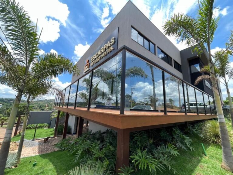 Escarpas Styles Hotel com ☕ jantar a parte 🍽️